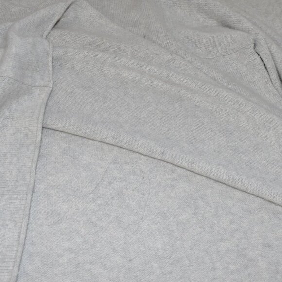 BCBG Oversized V Neck Long Sleeve Cozy Pullover Sweater Cream Size XS - Picture 6 of 7